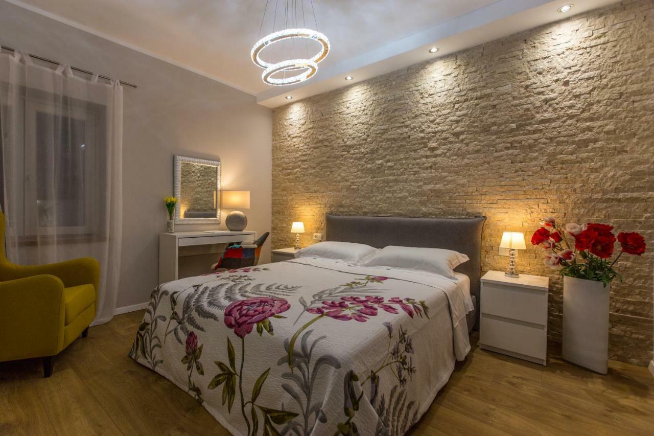 Exclusive City Center Apartment With Garden Ρόβινι Εξωτερικό φωτογραφία