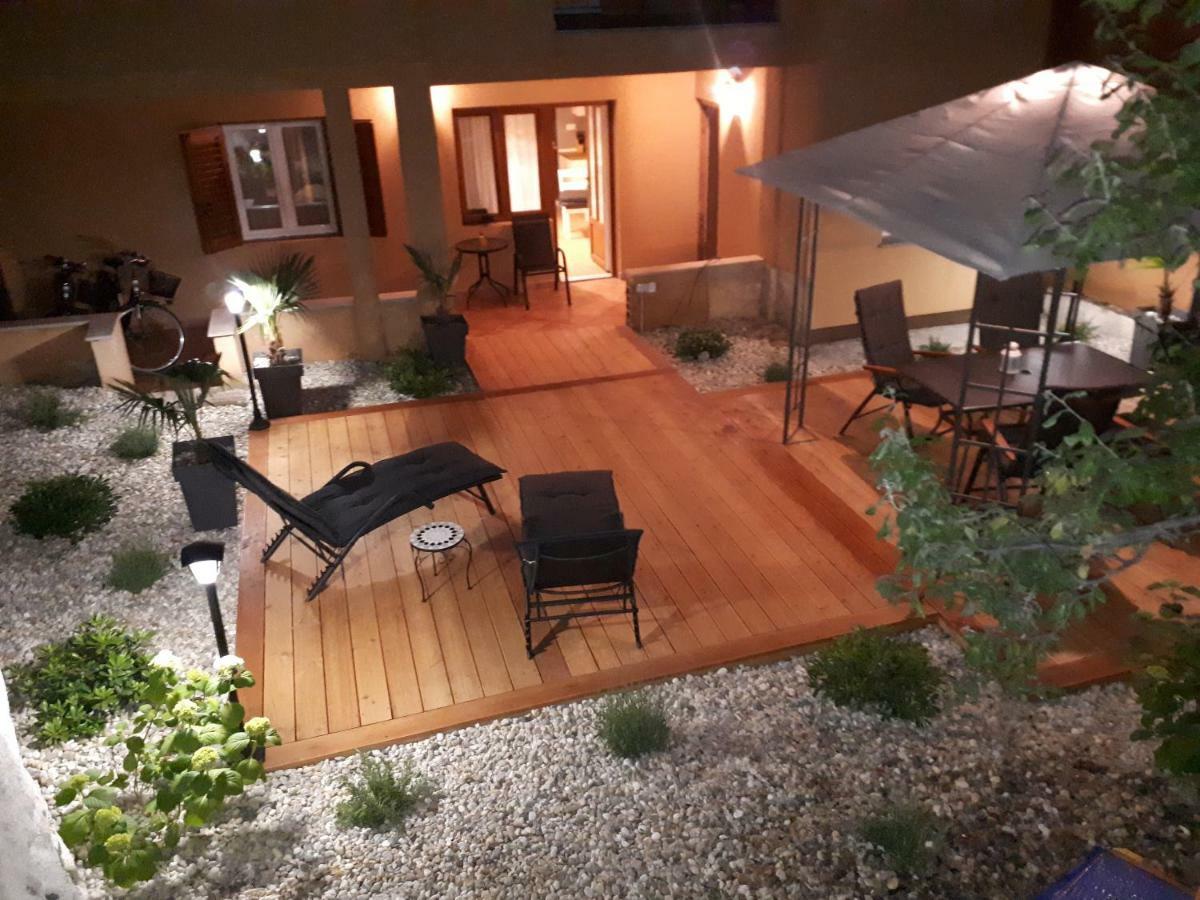 Exclusive City Center Apartment With Garden Ρόβινι Εξωτερικό φωτογραφία