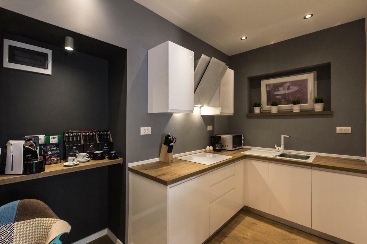Exclusive City Center Apartment With Garden Ρόβινι Εξωτερικό φωτογραφία