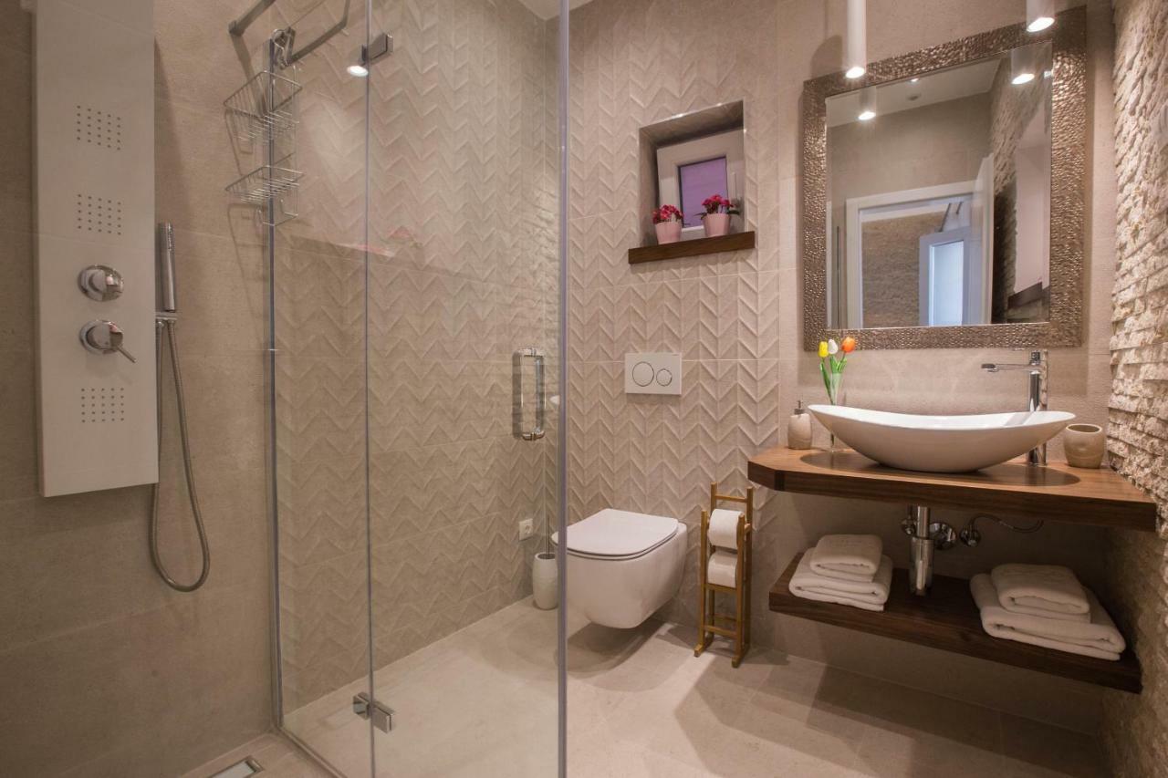 Exclusive City Center Apartment With Garden Ρόβινι Εξωτερικό φωτογραφία